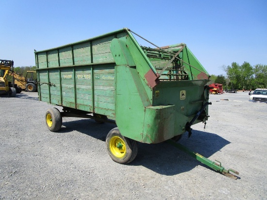 John Deere Chuckwagon Sliage Box on 1065 Gear