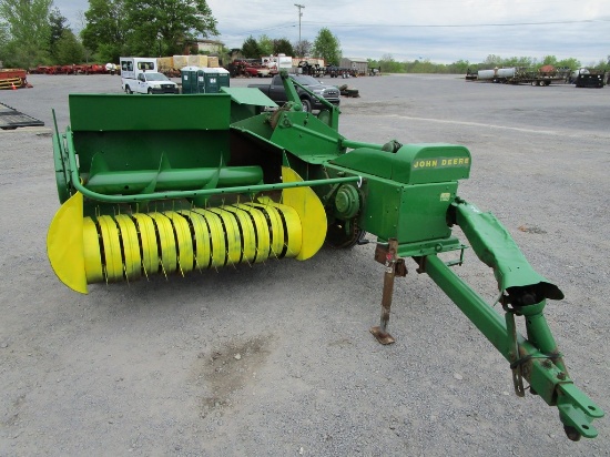 John Deere 24T Sq. Baler