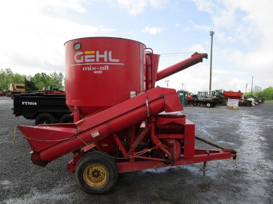 Gehl 125 Grinder Mixer