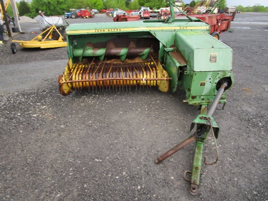 John Deere 337 Sq. Baler