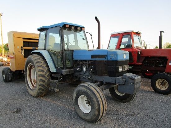 New Holland 8240 CHA Tractor