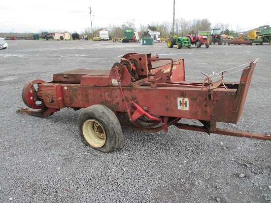 IH 420 Sq. Baler