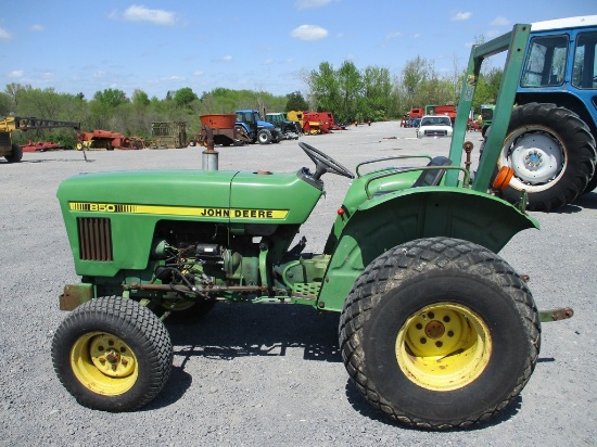 John Deere 850 Tractor