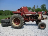 IH Farmall 806 Tractor W/ Duals