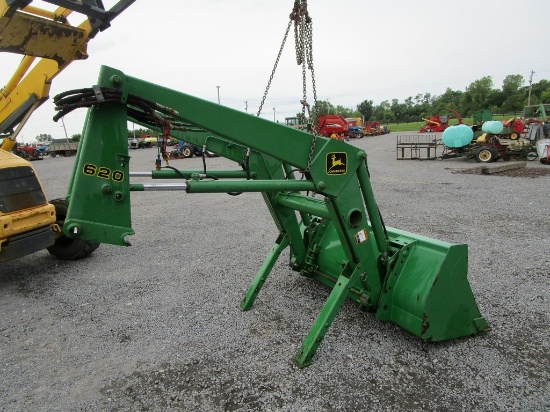 JOHN DEERE 620 LOADER