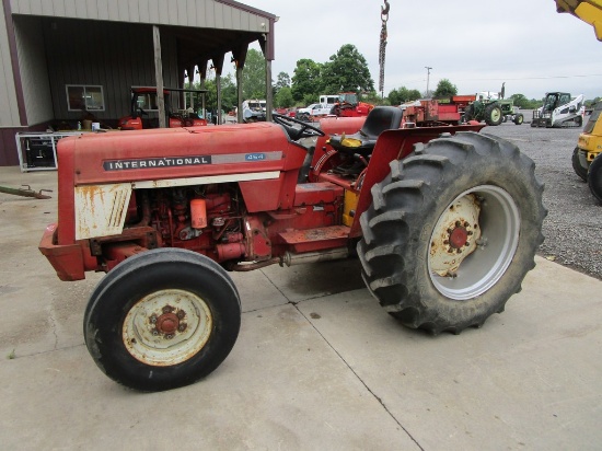 IH 454 TRACTOR