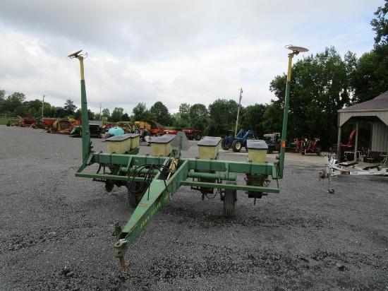 JOHN DEERE 4-ROW 7000 PLANTER