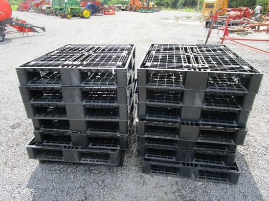 14) PLASTIC PALLETS