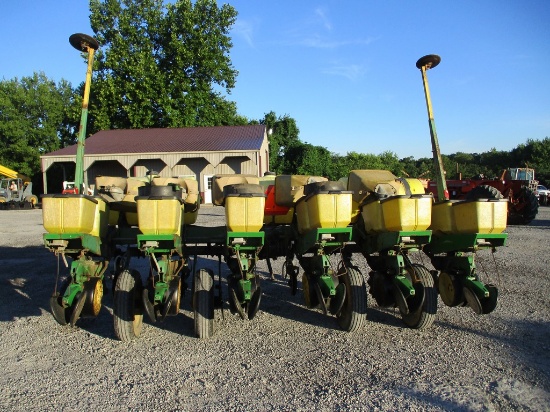 JOHN DEERE 7000 6-ROW PLANTER