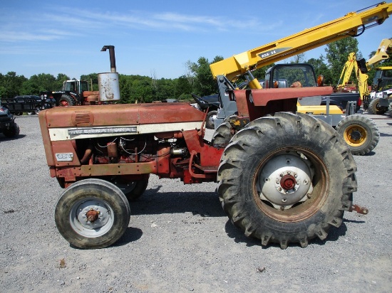 IH 656 UTILITY TRACTOR