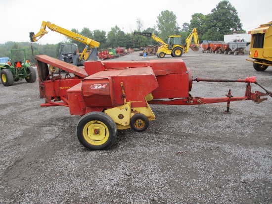 NEW HOLLAND 275 SQ BALER