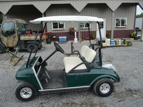CLUB CAR ELECTIC GOLF CART W/ CHARGER