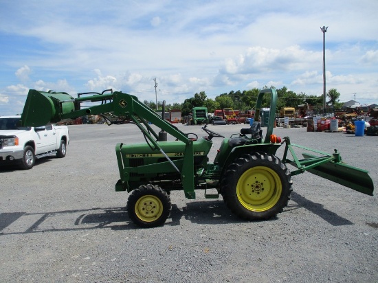 JOHN DEERE 750 TRACTOR W LOADER + GRADER