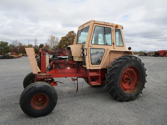CASE 1370 TRACTOR