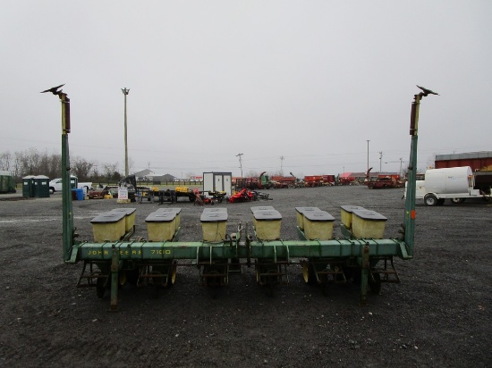 JOHN DEERE 7100 NO-TILL PLANTER