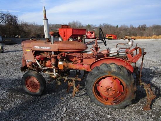 IH 140 W/ CULTIVATORS