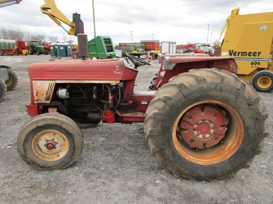 IH 574 DIESEL TRACTOR
