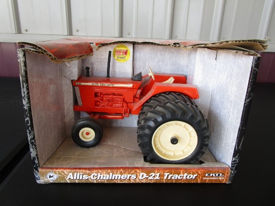 ALLIS CHALMERS D-21 TRACTOR TOY