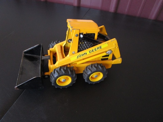 JOHN DEERE SKIDSTEER TOY