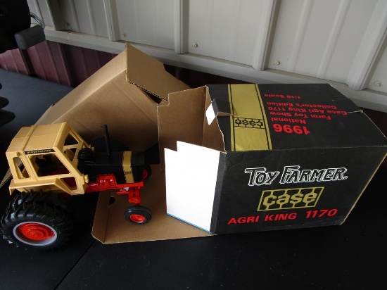 AGRI KING 1170 TRACTOR TOY