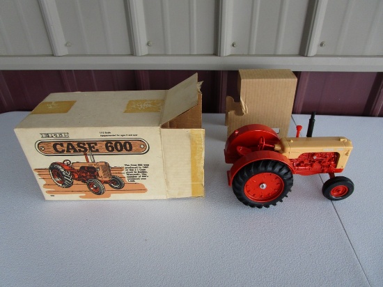 CASE 600 TRACTOR TOY