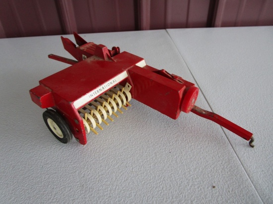 IH SQ BALER TOY