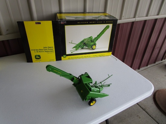 JOHN DEERE #18 CORN PICKER RESIN IMPLEMENT