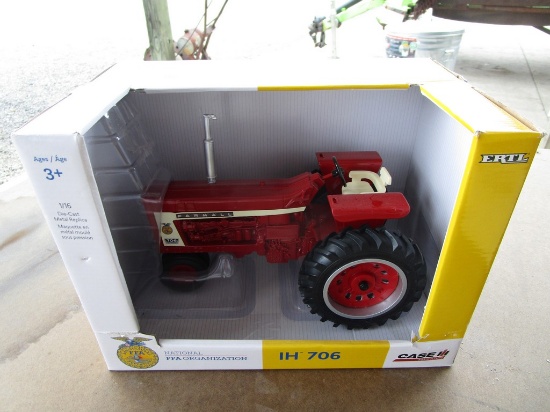 IH 706 TRACTOR TOY