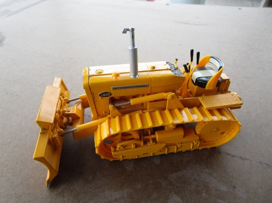 IH T-340 CRAWLER DOZER TOY