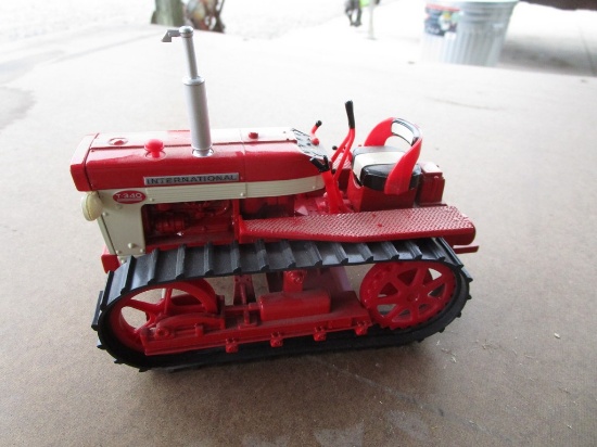 IH T-340 CRAWLER TOY