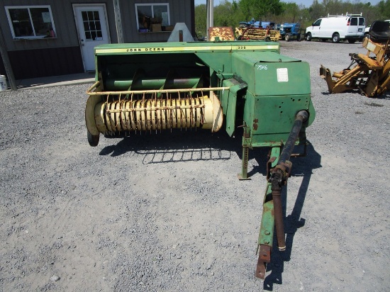 JD 336 SQ BALER