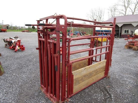 AMERICAN FARMLAND LIVESTOCK CHUTE