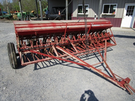 IH 16 HOLE GRAIN DRILL
