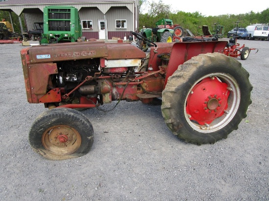 IH 444 DIESEL TRACTOR