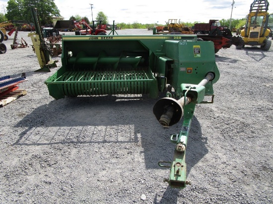 JOHN DEERE 328 SQ BALER