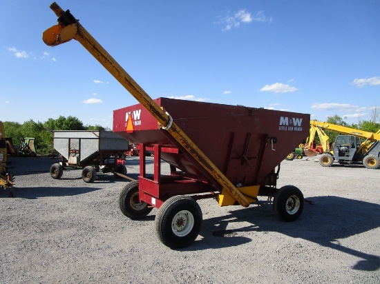 M&W GRAVITY WAGON W AUGER