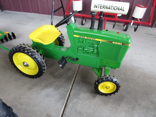 JOHN DEERE 4440 PEDDLE TRACTOR