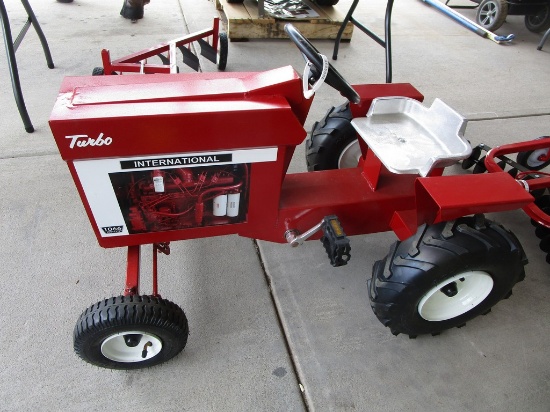 IH 1066 PEDDLE TRACTOR