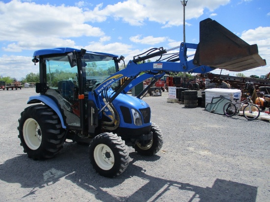 NEW HOLLAND BOOMER 35 TRACTOR W LOADER