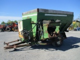 HENKE B300 MIXER FEED WAGON