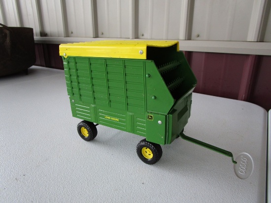JOHN DEERE SILAGE WAGON