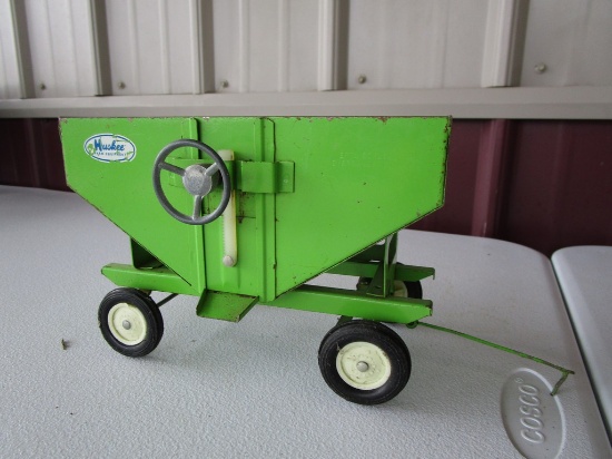 HUSKEE GRAVITY WAGON