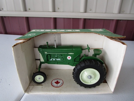 OLIVER 880 WIDE FRONT TRACTOR