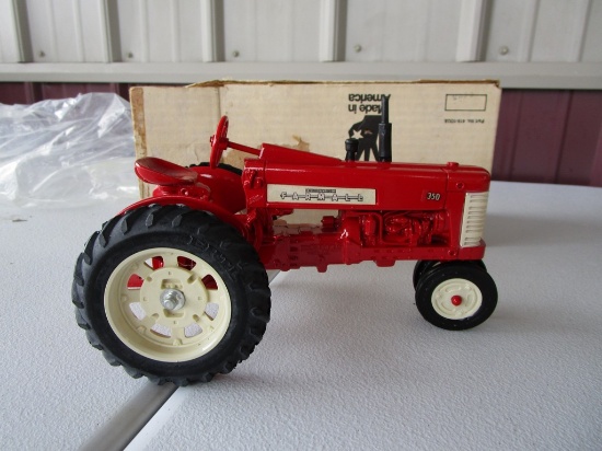 FARMALL 350 TRACTOR