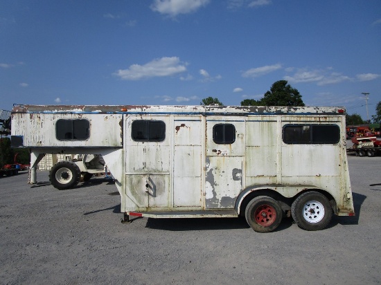 GOOSENECK HORSE TRAILER 14'