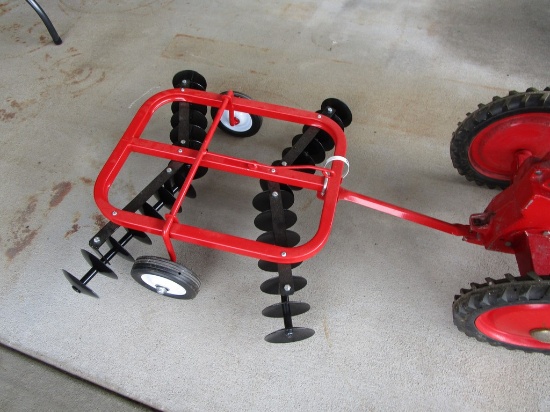 RED PEDDLE TRACTOR DISC