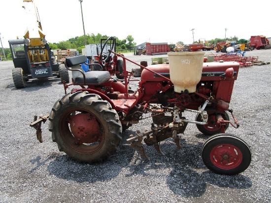 IH CUB W CULTIVATOR + SIDE DRESSOR