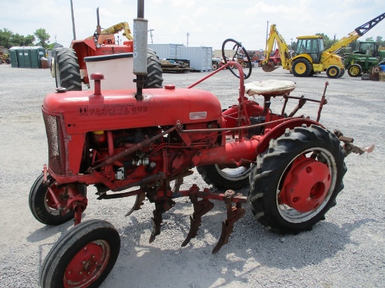 FARMALL CUB W CULTIVATOR & SIDE DRESSOR
