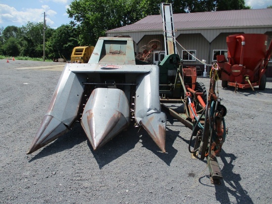 NEW IDEA 324 2 ROW PICKER