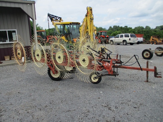 HESSTON 8 WHEEL BIFOLD RAKE W KICKER